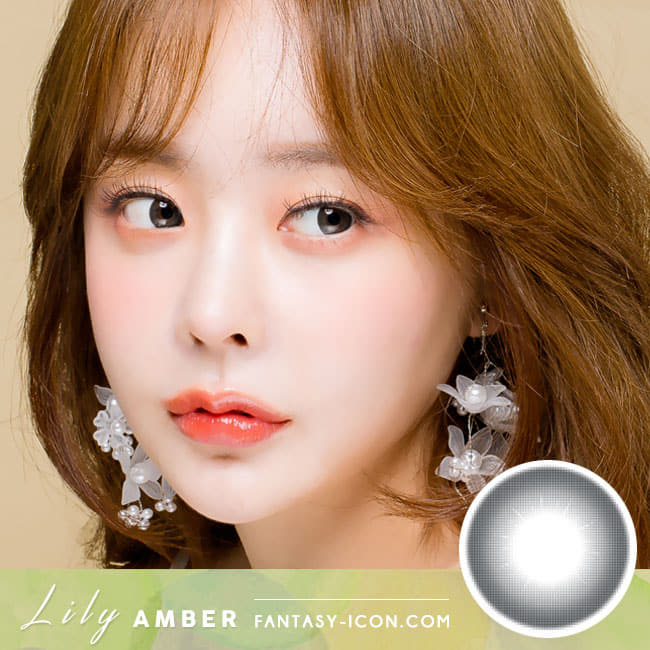 Lily Amber Black Colored Contacts model - Circle Lens
